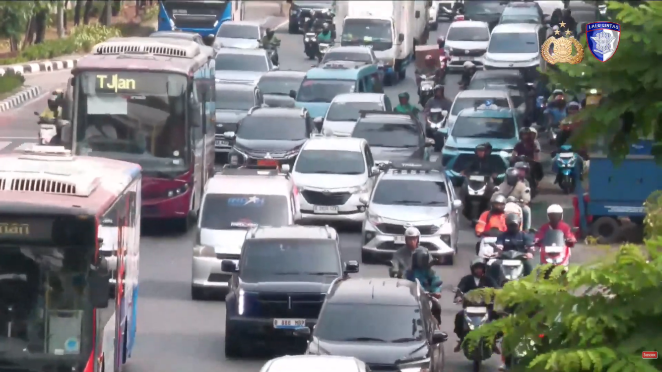 Lalu Lintas Jakarta Padat Saat Pulang Kantor, Pengendara Diimbau Tetap Tertib Demi Keselamatan