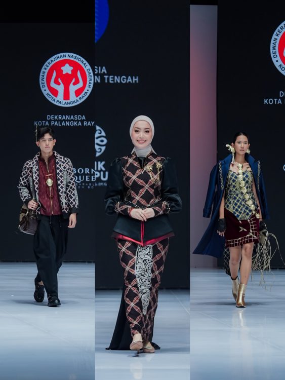 : Usung 'Lamiang Living Heritage', Dekranasda Palangka Raya unjuk gigi di Indonesia Fashion Week. - Foto: Mc.Palangka Raya