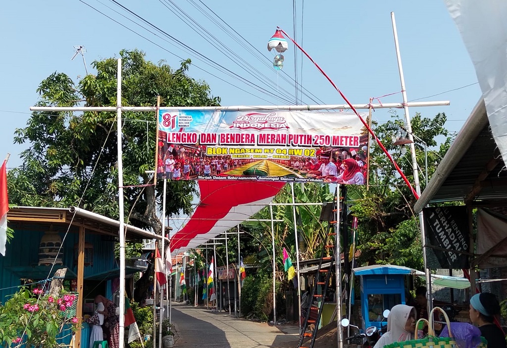 : Memeriahan HUT Ke-81 RI, Sajikan Jajan Pasar Lengko Sepanjang 250 Meter dan Bentangan Merah Putih di desa Denasri Kulon, Kabupaten Batang.