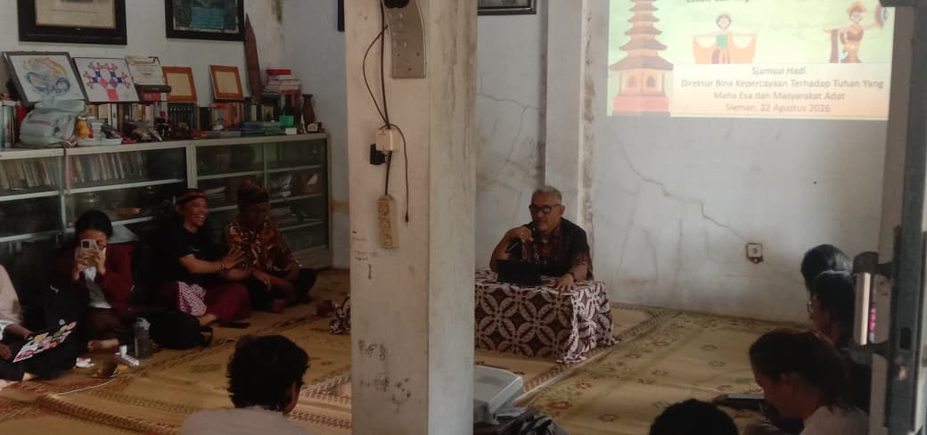 : Ketika komoditas pangan lokal seperti gembili dan suweg makin asing di ingatan zaman, anak-anak muda penghayat justru memilih kembali menatap bumi. Melalui Sekolah Agama Leluhur, mereka berikhtiar merawat warisan spiritual leluhur agar tak punah ditelan masa, Jumat (21/8/2026).