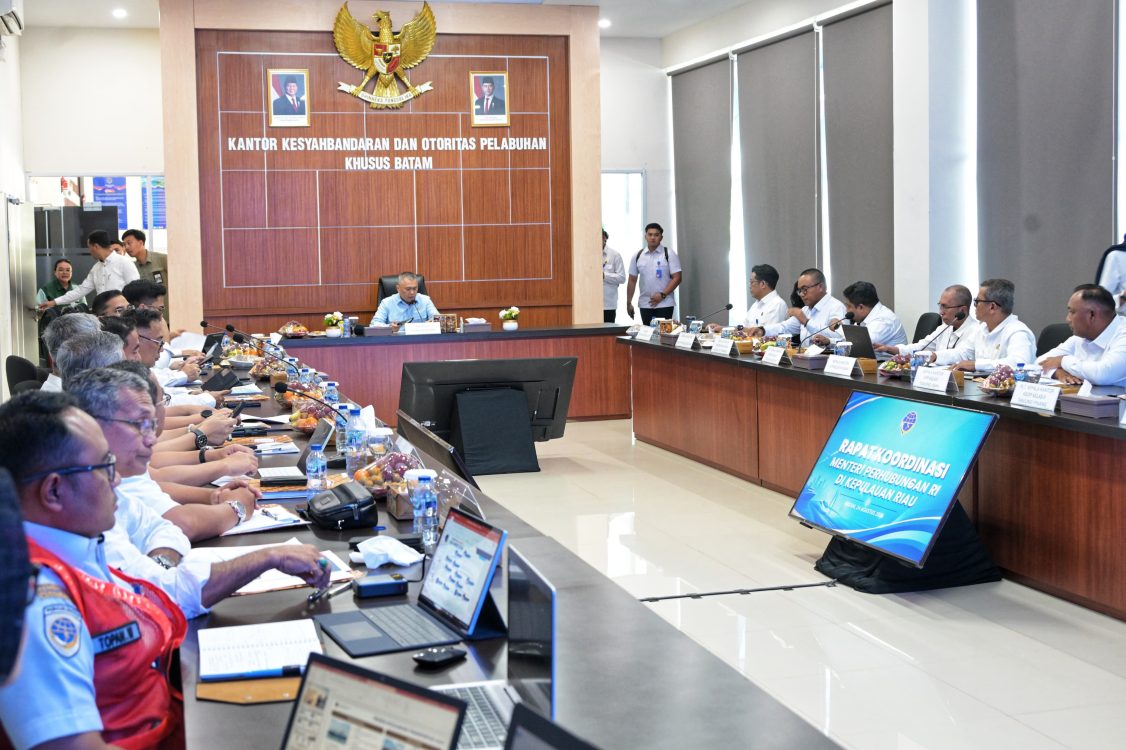 : Menteri Perhubungan Dudy Purwagandhi menginstruksikan seluruh Unit Pelaksana Teknis Kementerian Perhubungan di Kepulauan Riau memperkuat pengawasan dan budaya keselamatan transportasi. Langkah ini dilakukan melalui pemeriksaan kelaikan sarana, pengawasan operator, hingga kampanye keselamatan kepada masyarakat./ Foto: Ryan /BKIP Kemenhub