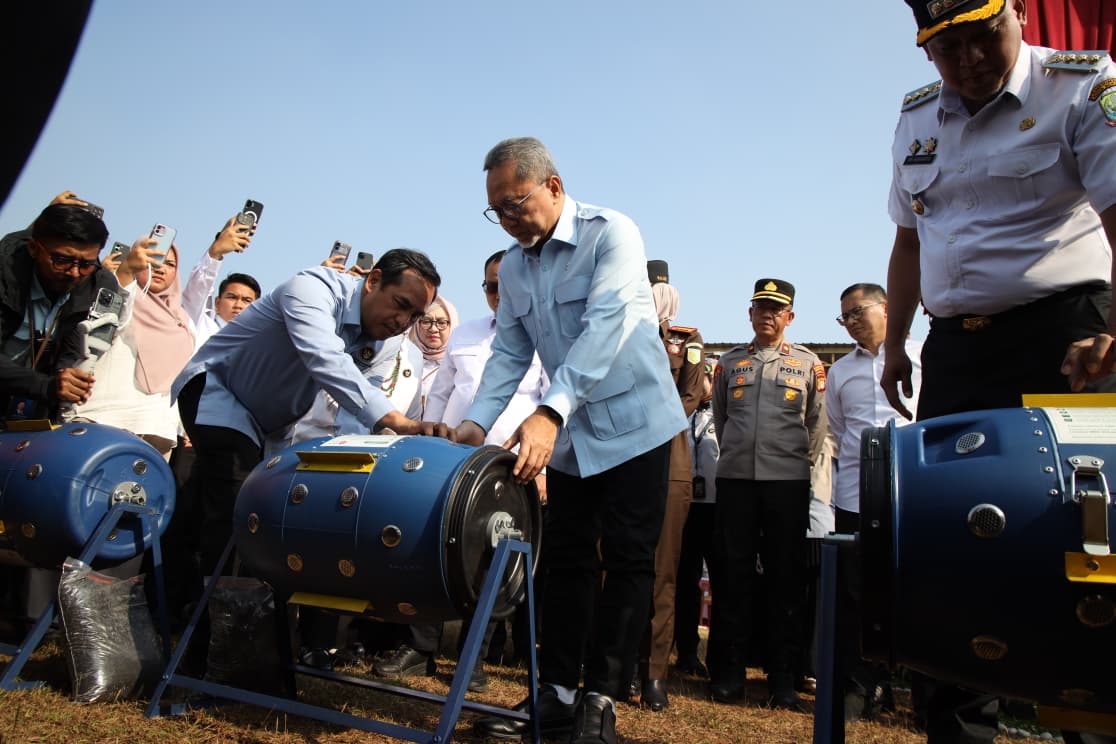 : Menko Pangan Zulkifli Hasan (Zulhas) saat menghadiri Apel Gebrak Pilah Sampah dan groundbreaking PSEL Kota Bekasi, Rabu (26/8/2026). (Foto: Kemenko Pangan)