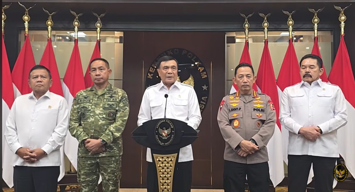 : Menteri Koordinator Bidang Politik dan Keamanan (Menko Polkam) Jenderal TNI (Purn.) Djamari Chaniago dalam konferensi pers bersama Panglima TNI, Kapolri, Jaksa Agung, dan Kepala BIN di Kantor Kementerian Koordinator Bidang Politik dan Keamanan, Jakarta, Rabu (5/8/2026). (Foto: Tangkapan YouTube KemenkoPolkam)