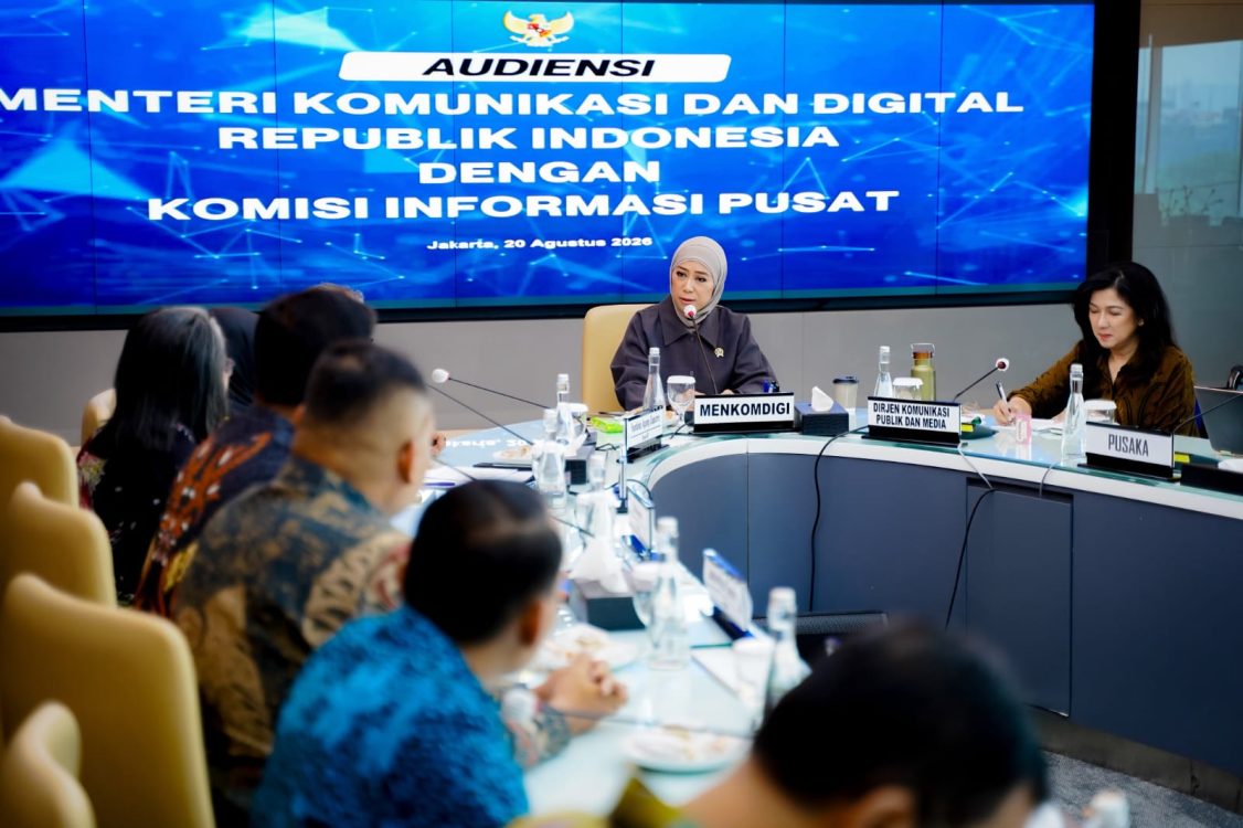 : Menteri Komunikasi dan Digital Meutya Hafid dalam audiensi dengan Komisioner KIP di Kantor Kementerian Komdigi, Jakarta Pusat, Kamis (20/8/2026) mengatakan pentingnya memastikan keakuratan informasi yang diberikan kepada masyarakat. Ia berharap KIP dapat terus meningkatkan kinerja demi menjaga kepercayaan dari masyarakat. (Foto: Humas Kemkomdigi)