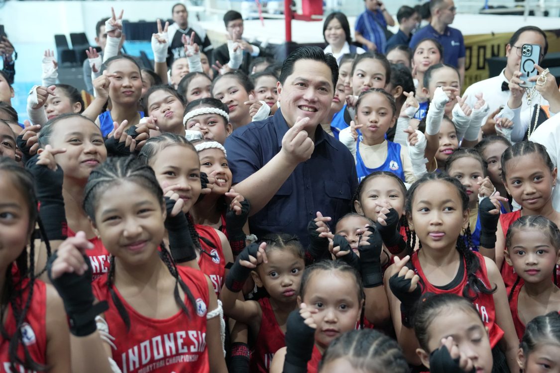 : Menpora Erick memberikan apresiasi kepada Ketum PB MI yang memiliki komitmen terus meningkatkan olahraga muay thai di Indonesia, terbukti dari jumlah peserta kejurnas sebanyak 460 atlet di nomor pertarungan dan 50 atlet di nomor seni./Foto Humas Kemenpora