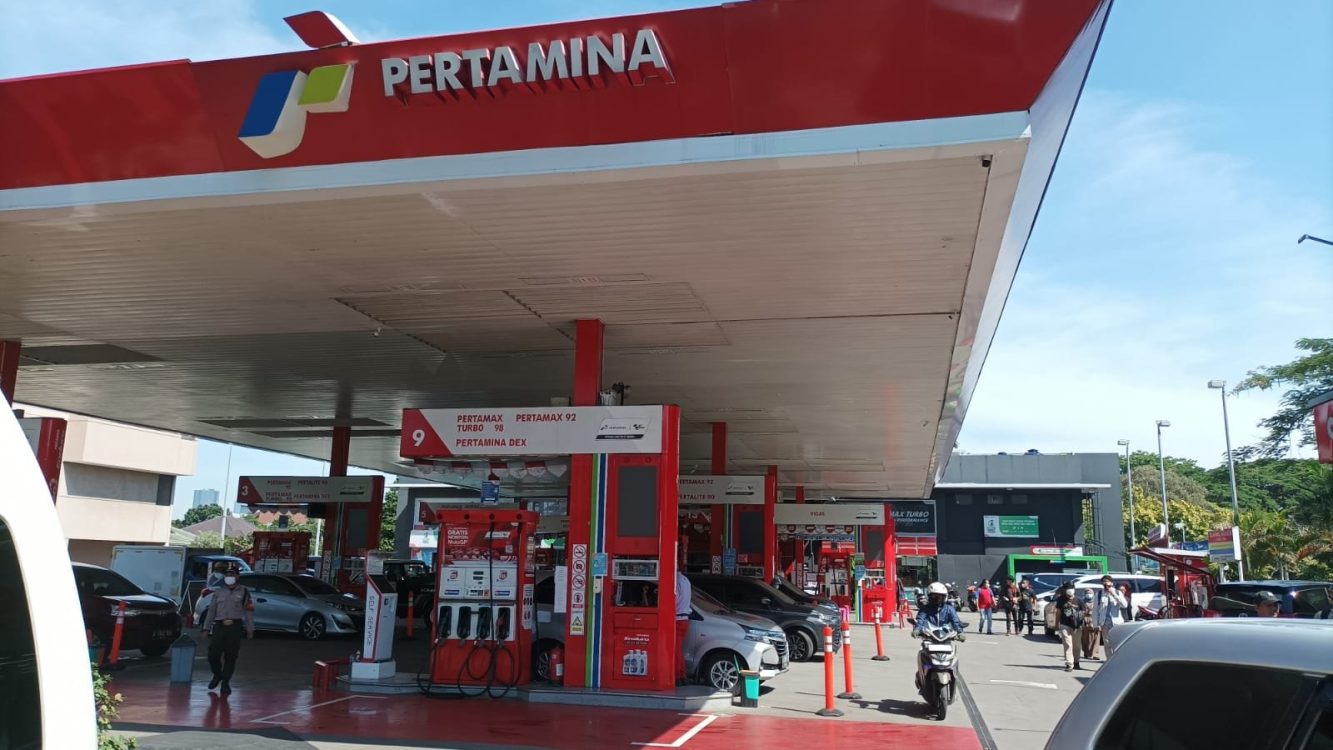 : Ilustrasi suasana kendaraan bermotor mengisi BBM di SPBU Pertamina. (Foto: Dok. PT.Pertamina)