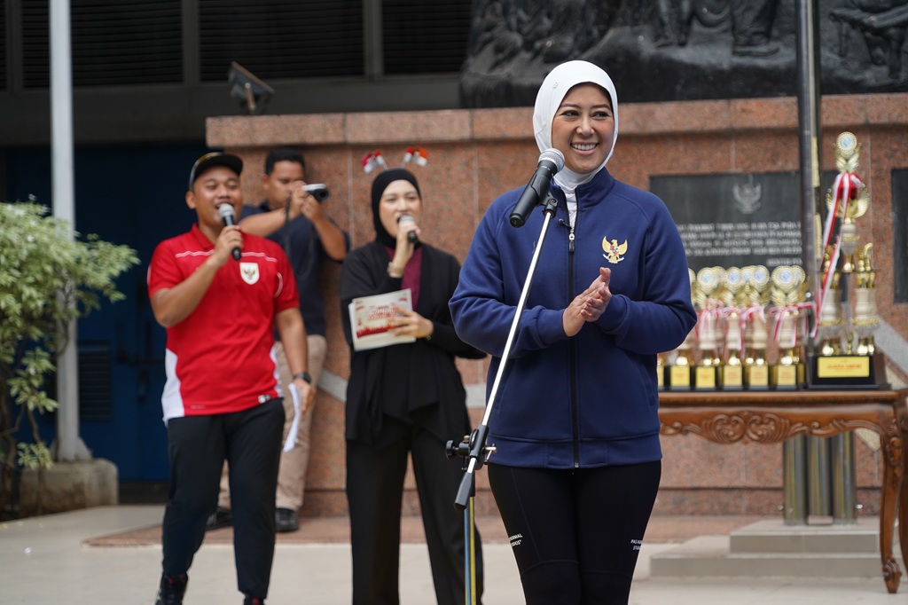 : Menkomdigi Meutya Hafid saat membuka Lomba Khas 17-an Komdigi Karnaval 2026 di Lapangan Anantakupa, Jakarta, Rabu (19/8/2026). (Foto: Dok. Ditjen KPM Kemkomdigi)