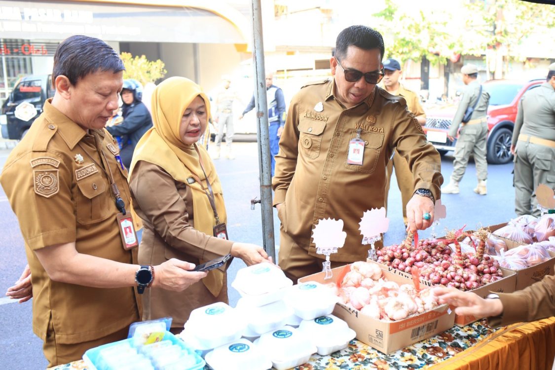 : Pastikan Pangan Murah, Wali Kota Aminuddin Tinjau Gerakan Pangan Murah di Pasar Baru. (Istimewa)