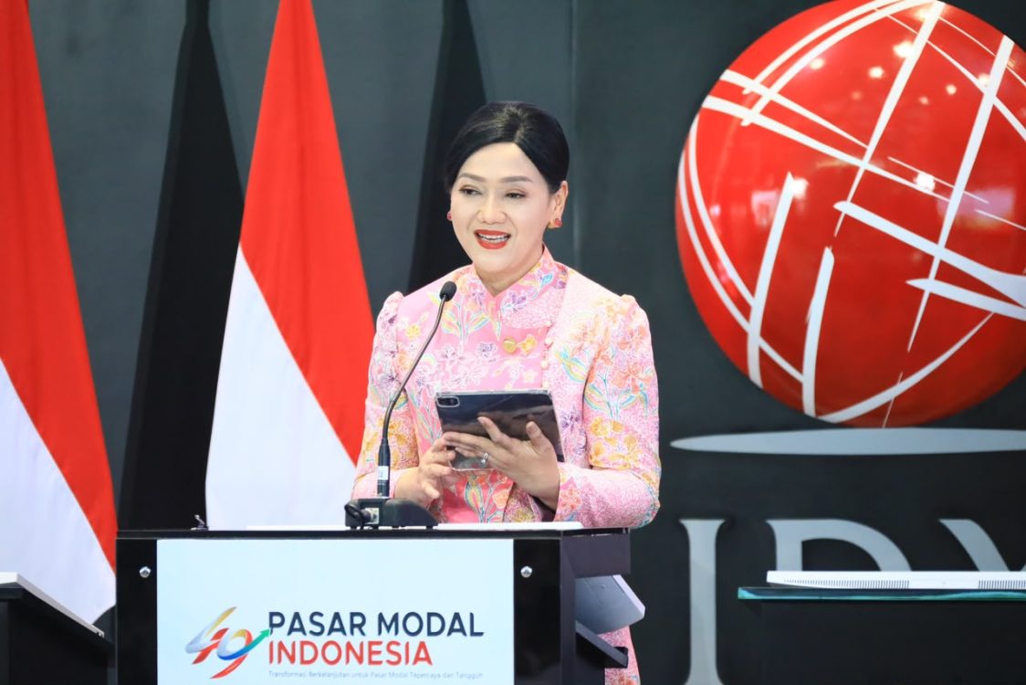 : Ketua Dewan Komisioner OJK Friderica Widyasari Dewi dalam acara Peringatan 49 Tahun Diaktifkannya Kembali Pasar Modal Indonesia (HUT ke-49 Pasar Modal) di Jakarta, Senin (10/8/2026). (Dok. OJK)