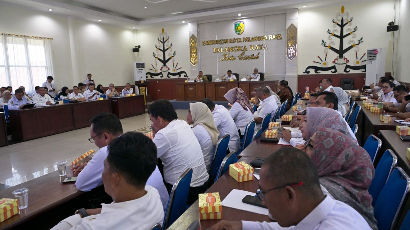 : Wakil Wali kota Palangka Raya, Zaini, saat membuka Rapat Monitoring Capaian Pemenuhan Indikator Kabupaten/Kota Ber-AKSI Pemerintah Kota Palangka Raya di Aula Peteng Karuhei II, Kantor Wali Kota Palangka Raya, Rabu (5/8/2026). - Foto: Mc.Palangka Raya