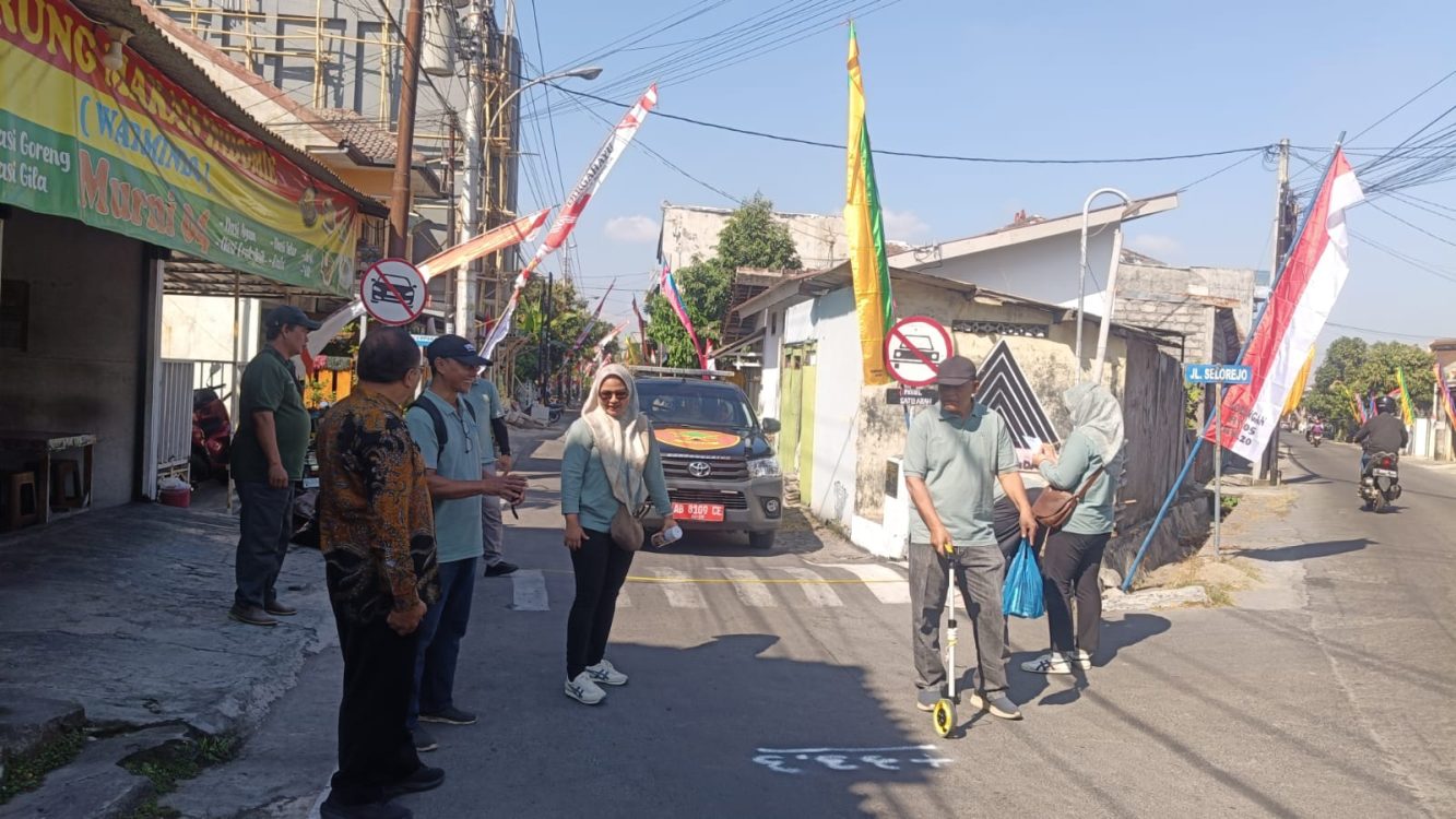 : Kegiatan monev pembangunan jalan aspal Tahun Anggaran 2026 di sejumlah titik di Kalurahan Condongcatur, Rabu (5/8/2026).