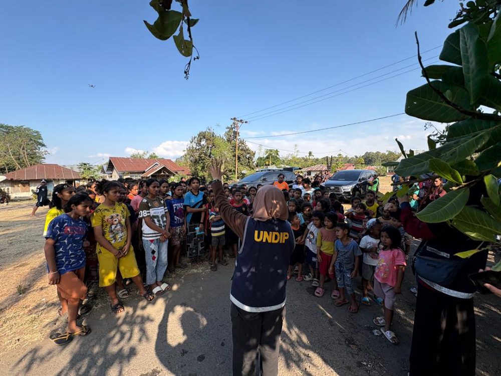 : Pemulihan pendidikan pascagempa bumi di Flores, Nusa Tenggara Timur (NTT), memasuki tahap penting. Di tengah ribuan satuan pendidikan terdampak dan lebih dari 141 ribu murid yang sempat terhenti belajar, pemerintah tidak bekerja sendiri. (Foto: Dok Kemendikdasmen)