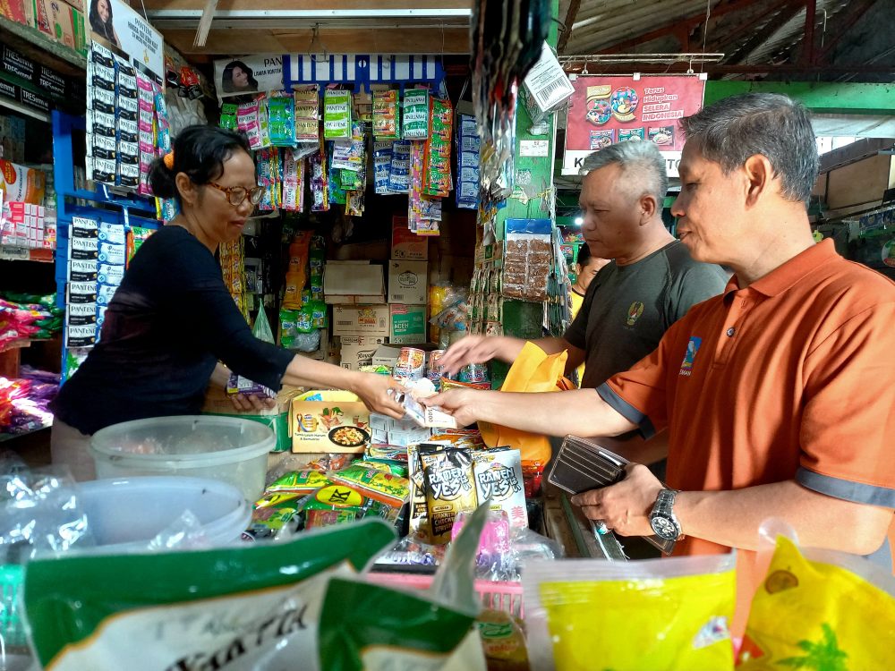 : Penguatan pasar tradisional membutuhkan aksi nyata guna merangsang daya beli dan menjaga keberlangsungan pedagang lokal. Panewu Gamping memboyong jajaran ASN berbelanja langsung di Pasar Sentral Ambarketawang melalui aksi GEMPAR, Jumat (7/8/2026).