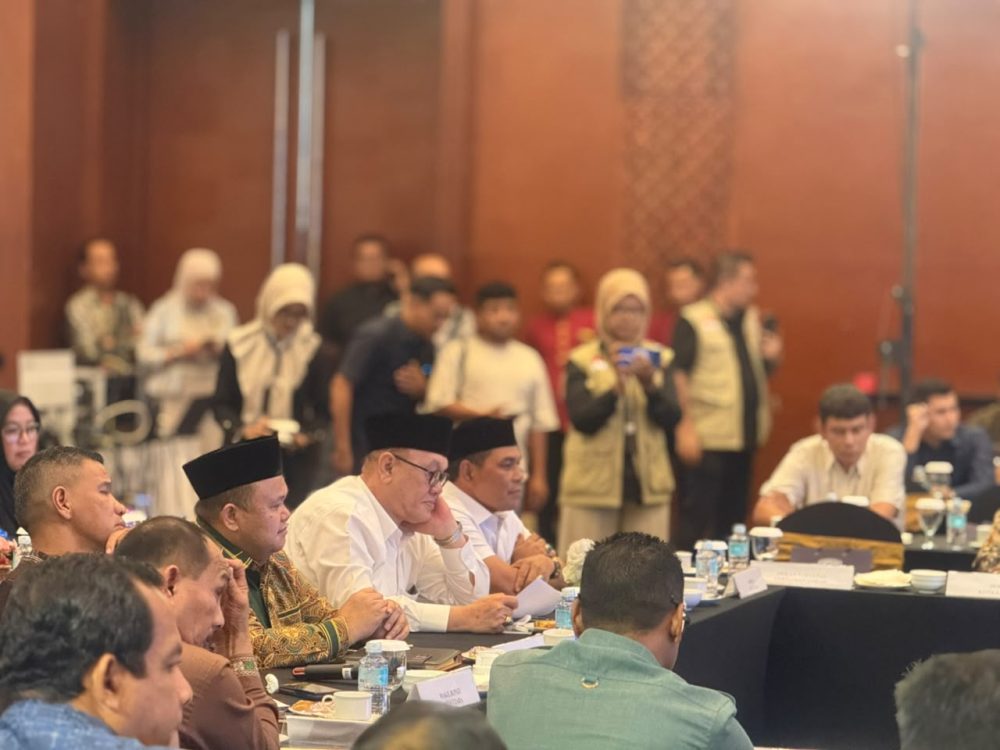 : Bupati Bener Meriah, H. Tagore Abubakar, dalam Focus Group Discussion (FGD) dan diseminasi publik penanganan sektor pertanian dan irigasi terdampak bencana di Aceh yang digelar Satuan Tugas Percepatan Rehabilitasi dan Rekonstruksi (Satgas PRR) Aceh di Hermes Palace Hotel, Banda Aceh, Jumat (7/8/2026).