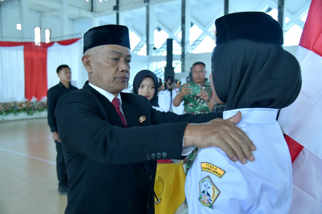 : Wakil Bupati Bener Meriah H. Armia mengukuhkan 45 anggota Pasukan Pengibar Bendera Pusaka (Paskibraka) Kabupaten Bener Meriah Angkatan 19 Tahun 2026