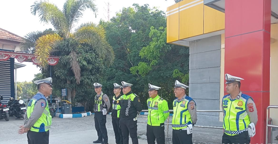 Pastikan Pelayanan kepada Masyarakat, Satlantas Prabumulih Serah Terima Piket hingga Cek Kesiapan Personel
