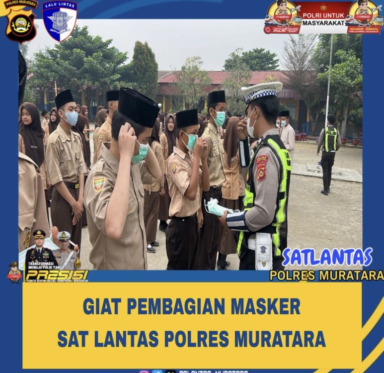 Peduli Kesehatan Pelajar, Satlantas Muratara Bagikan Masker di Muara Rupit