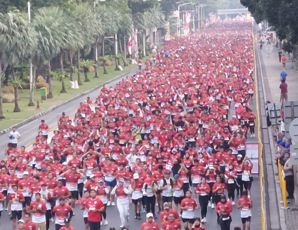 : Suasan Peserta Merdeka Run 2026 di kawasan Patung Kuda Monas, Merdeka Run 2026 memperlihatkan bagaimana olahraga dapat mempertemukan masyarakat dari berbagai latar belakang dalam suasana yang positif./Foto Wandi/InfoPublik