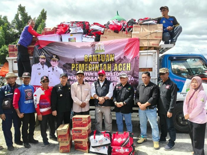 : Pemerintah Aceh menyalurkan bantuan masa panik untuk masyarakat terdampak kebakaran di Kampung Jeget Ayu, Kecamatan Jagong Jeget, Kabupaten Aceh Tengah, Rabu (12/8/2026). Bantuan berupa family kit, kids ware, pangan, dan perlengkapan dapur diserahkan untuk membantu memenuhi kebutuhan dasar warga terdampak.