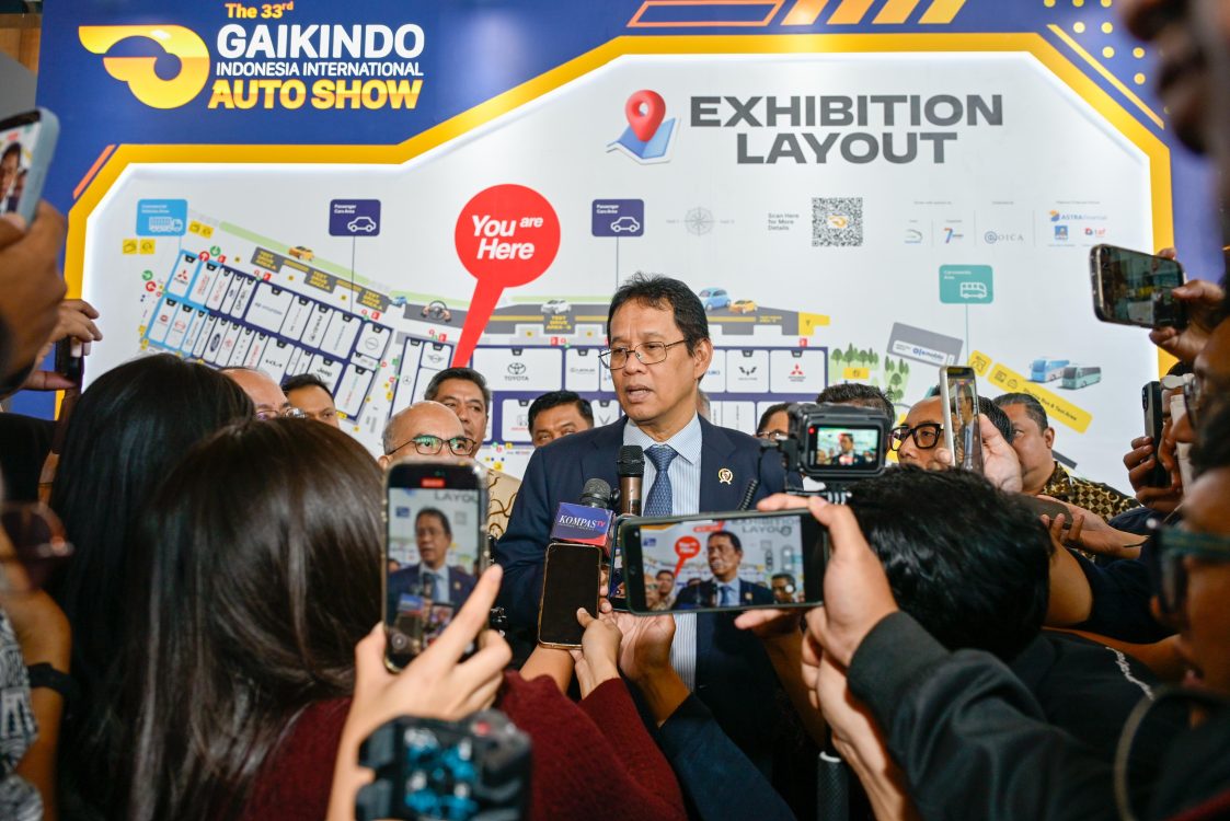 : Menkeu Purbaya Yudhi Sadewa saat mengunjungi Gaikindo Indonesia International Auto Show (GIIAS) 2026 di Tangerang, Selasa (4/8/2026). (Foto: Biro KLI Kemenkeu)