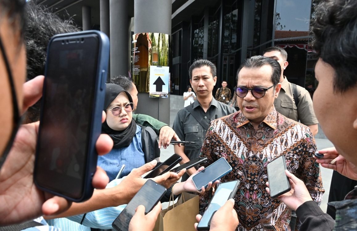 : Wamenkomdigi Nezar Patria memberikan keterangan kepada awak media usai acara UGM Indosat NVIDIA AI Technology Center di Yogyakarta, Kamis (13/8/2026). (Foto: Humas Kemkomdigi)