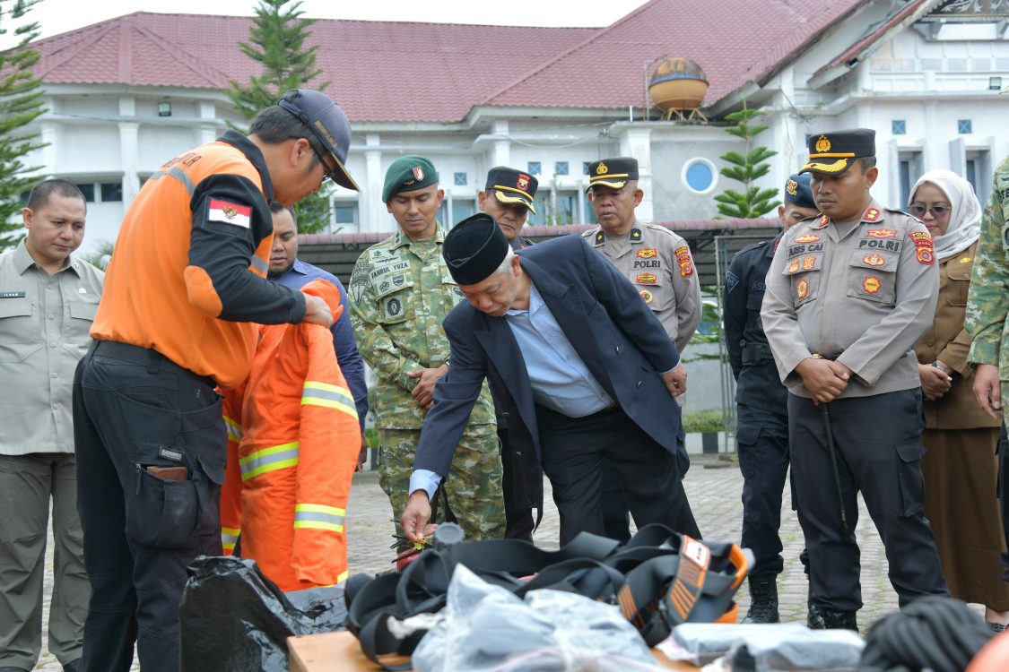 : Apel Gelar Pasukan penanganan dan pencegahan Kebakaran Hutan dan Lahan (Karhutla), Jumat (14/8/2026), di Lapangan Setdakab Bener Meriah.
