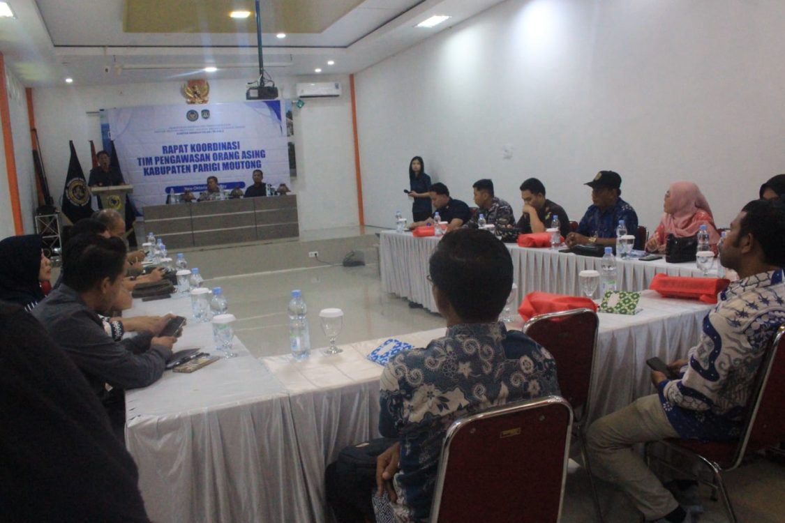 : Pengawasan warga negara asing secara preventif, deteksi dini, dan humanis merupakan kunci utama dalam menjaga stabilitas keamanan daerah sekaligus mendorong optimalisasi investasi dan pariwisata. Pemkab Parigi Moutong perkuat sinergi pengawasan WNA, Kamis (20/8/2026).