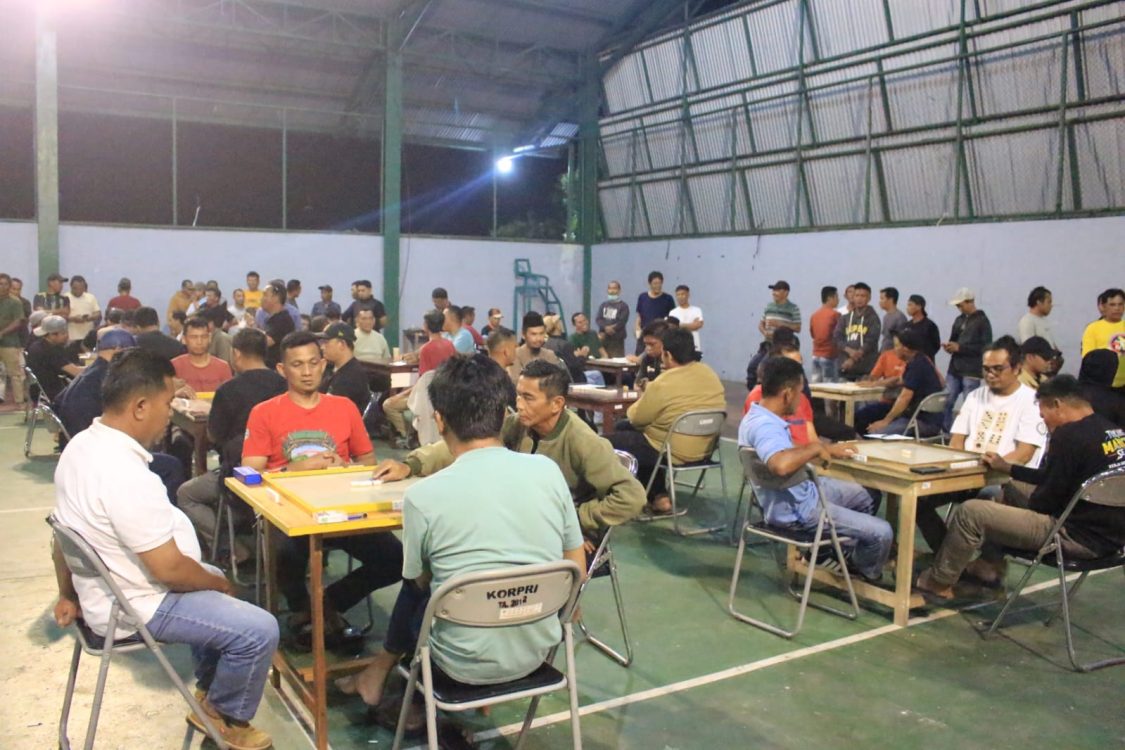 : Ajang rekreasi rakyat yang memadukan ketangkasan dan kebersamaan menjadi wadah pemersatu antara jajaran pemerintah daerah dan masyarakat luas. Pemkab Parigi Moutong resmi membuka turnamen domino menyambut HUT ke-81 RI, Sabtu (15/8/2026).