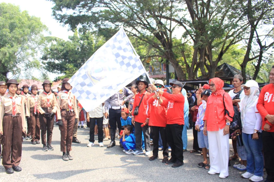 : Penanaman nilai kedisiplinan, kekompakan, dan jiwa patriotisme sejak dini menjadi fondasi penting dalam mencetak generasi muda yang cinta tanah air. Pemkab Parigi Moutong menggelar lomba gerak jalan pelajar, Minggu (16/8/2026).