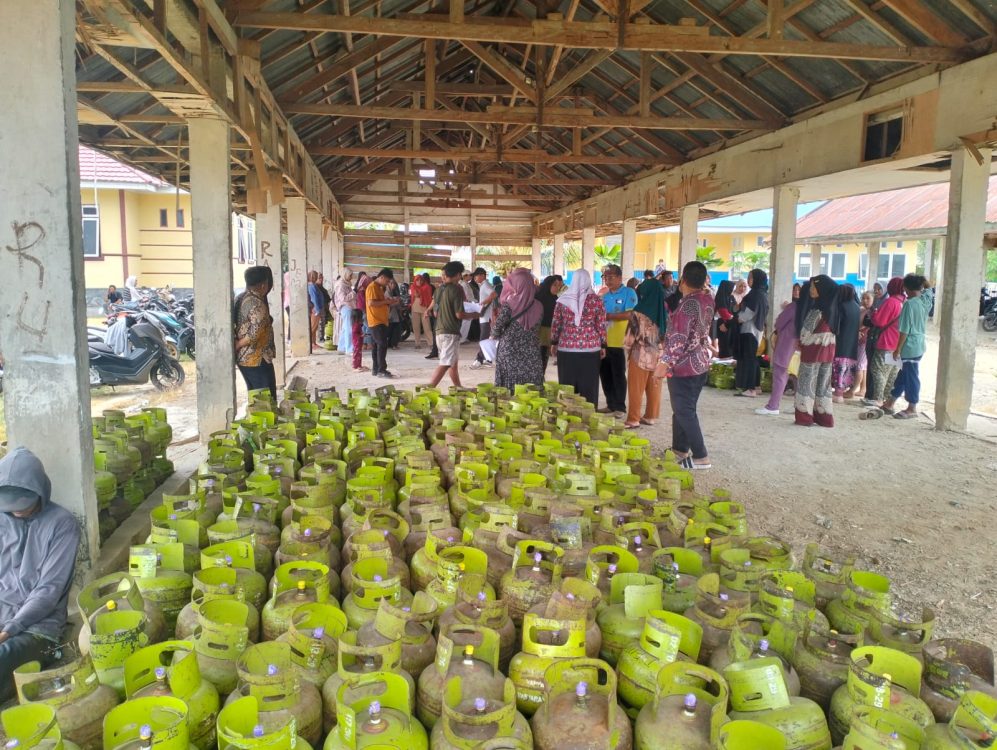 : Pemenuhan kebutuhan energi masyarakat kurang mampu merupakan wujud perhatian nyata pemerintah daerah dalam menyemarakkan peringatan Hari Kemerdekaan. Pemkab Parigi Moutong menyalurkan bantuan isi ulang LPG 3 kg, Sabtu (15/8/2026).