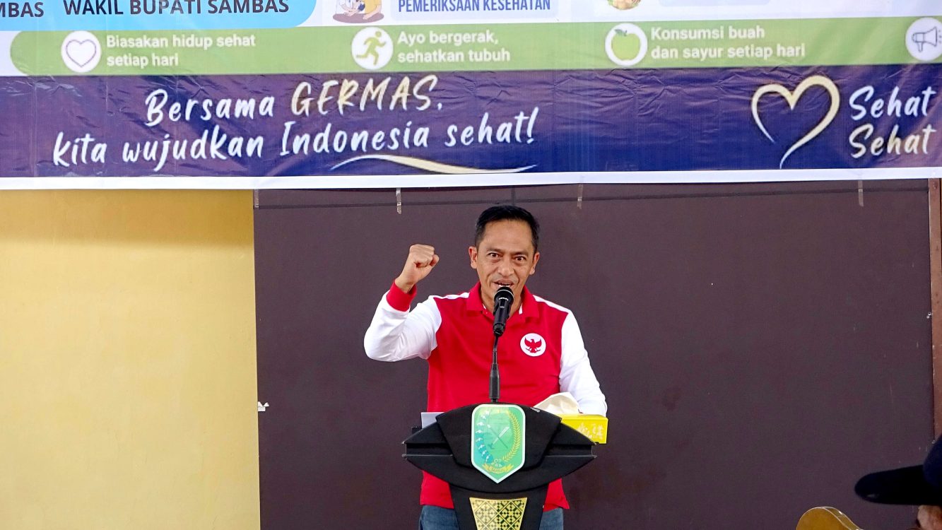 : Asissten Pemerintahan dan Kesejahteraan Rakyat, Yudi, berharap penerapan gaya hidup hidup sehat bagi masyarakat mampu meningkatkan daya tahan tubuh serta produktivitas guna meraih tujuan bersama yang termuat dalam visi misi Sambas Berkah Berkemajuan. (foto: MC Sambas)
