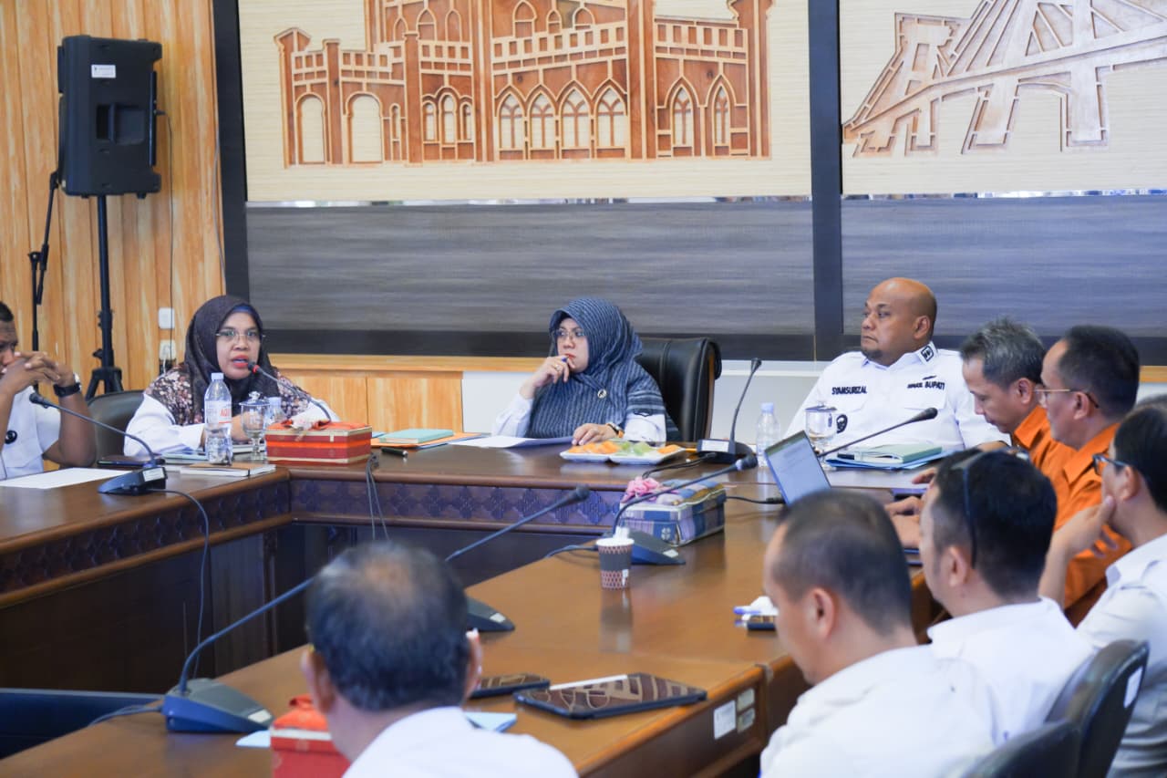 : Bupati Siak Afni Z pimpin Rapat Koordinasi Inflasi dan dengarkan laporan dari masing-masing OPD, Berlangsung di Zamrud Room, Kamis (20/8/2026)/ (Rahma/MC Siak).