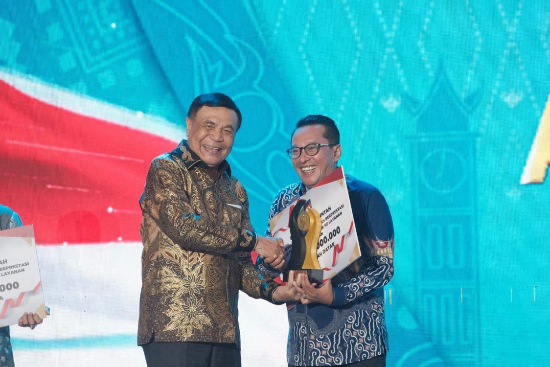 : Pemerintah Kabupaten Tanah Datar meraih Terbaik II Regional Sumatera pada Penganugerahan Pemerintah Daerah Berprestasi Batch 2 yang digelar Kementerian Dalam Negeri (Kemendagri). (foto: MC Tanah Datar)