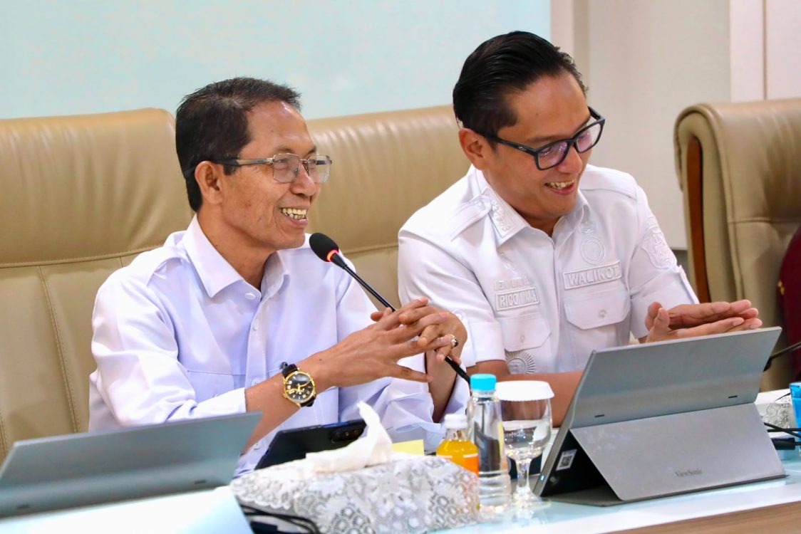 : Wali kota Batam, Amsakar Achmad, bersama Wali kota Medan, Rico Tri Putra Bayu Waas, saat pertemuan di Kantor Wali Kota Batam, Rabu (26/8/2026). HUMAS DISKOMINFO BATAM / DHEO ANANDA PUTRA