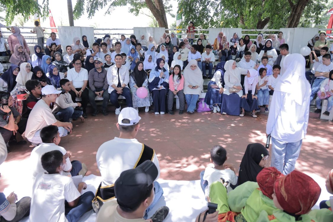 : Wali Kota Banda Aceh Illiza Sa'aduddin Djamal saat berdialog