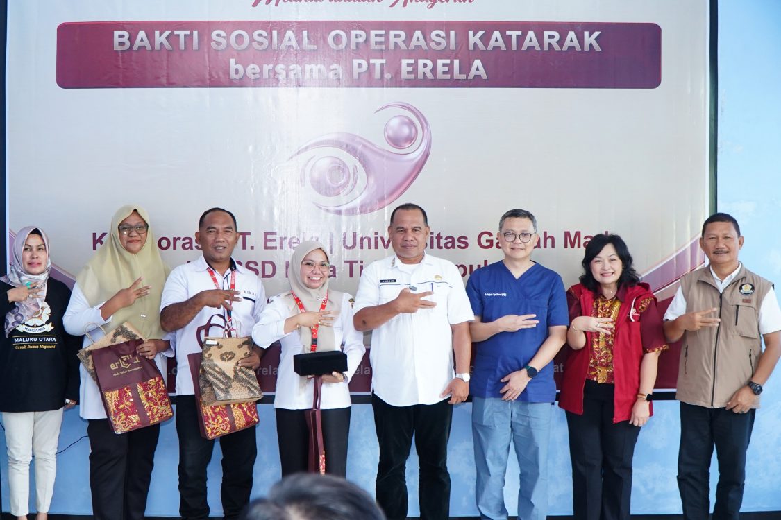 : Staf Ahli Wali Kota Bidang Ekonomi, Pembangunan, dan Keuangan, Tidore, Abdul Hakim Adjam, pada pembukaan Bakti Sosial Operasi Katarak di RSD Kota Tidore/ G.Juna.
