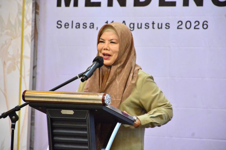 : Wagub Idah Syahidah saat membuka seminar dan workshop Merdeka Mendengar. (foto Dandels)