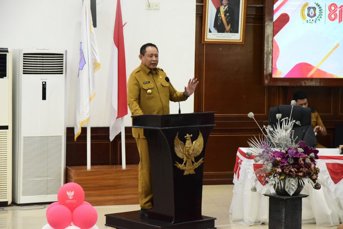 : Gubernur Gusnar Ismail saat memberikan tanggapan pada Rapat Paripurna DPRD Provinsi Gorontalo, Selasa (18/8/2026). Rapat tersebut membahas pembicaraan tingkat II terhadap Ranperda tentang Perubahan APBD Provinsi Gorontalo Tahun Anggaran 2026 di ruang sidang DPRD. (Foto : Mila)