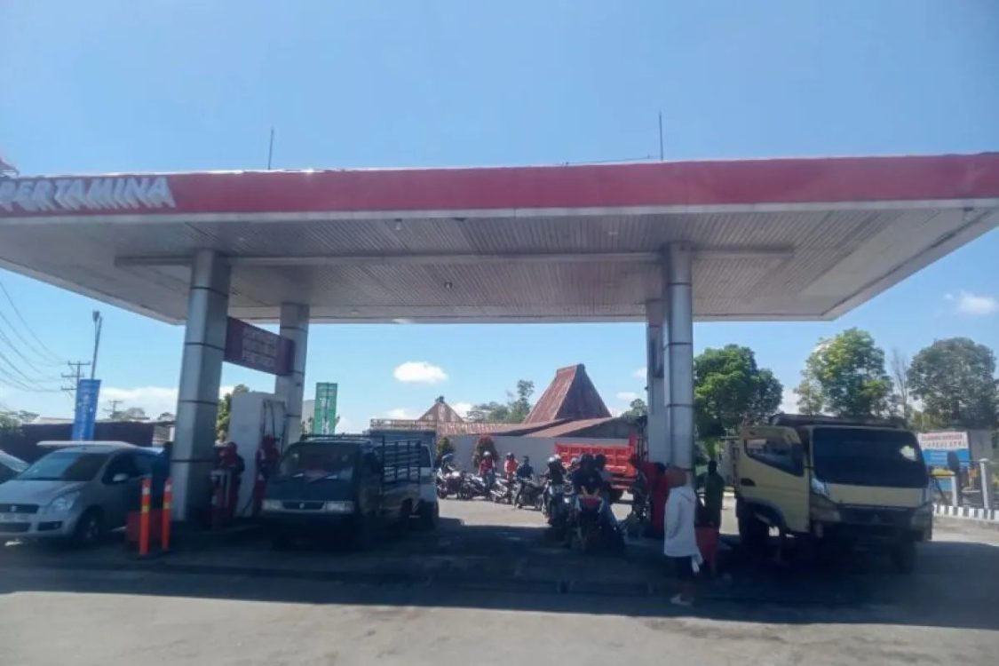 : Situasi SPBU Bobou 5486401 di Kabupaten Ngada, Nusa Tenggara Timur. ANTARA/HO-Pertamina
