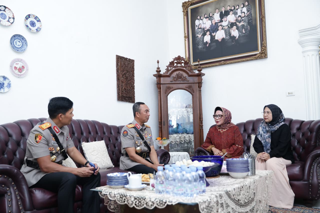 Peringati Hari Juang Polri, Kapolda Sumsel Pimpin Anjangsana ke Kediaman Pahlawan Kepolisian di Palembang