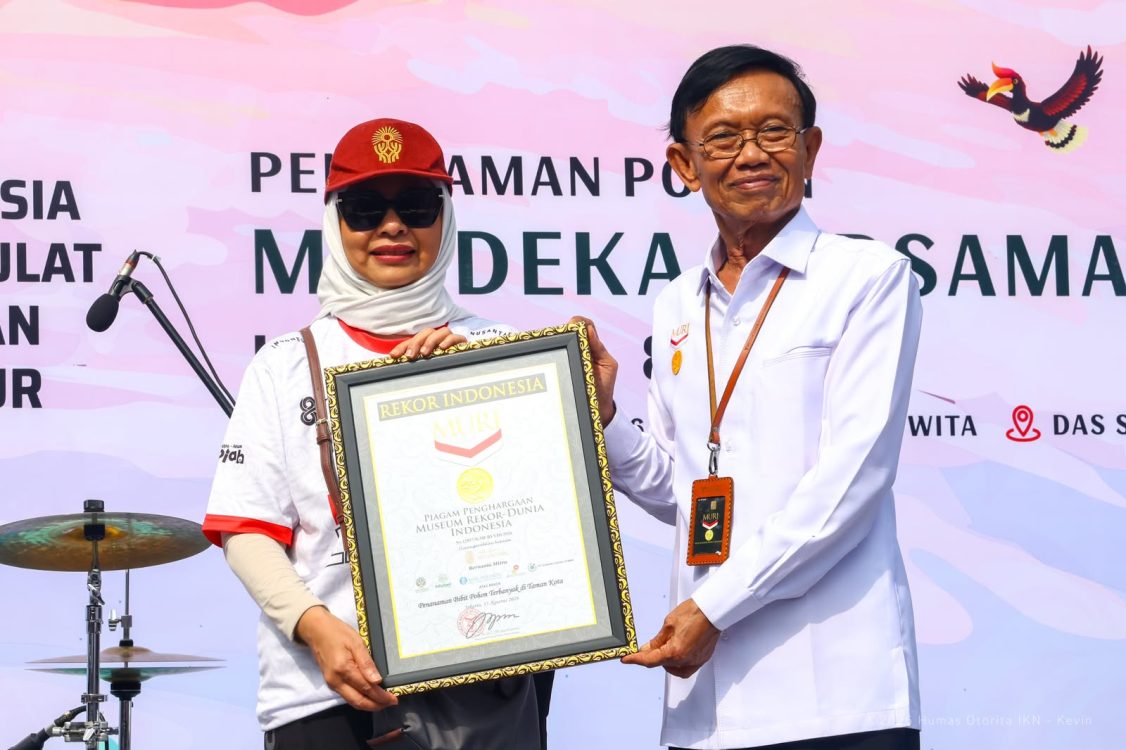 : Aksi bertajuk 'Merdeka Bersama Alam' di Ibu Kota Nusantara ini mempercepat rewilding ekosistem hutan hujan tropis sekaligus memecahkan rekor MURI kategori Penanaman Bibit Pohon Terbanyak di Taman Kota. (Dok. Otorita IKN)