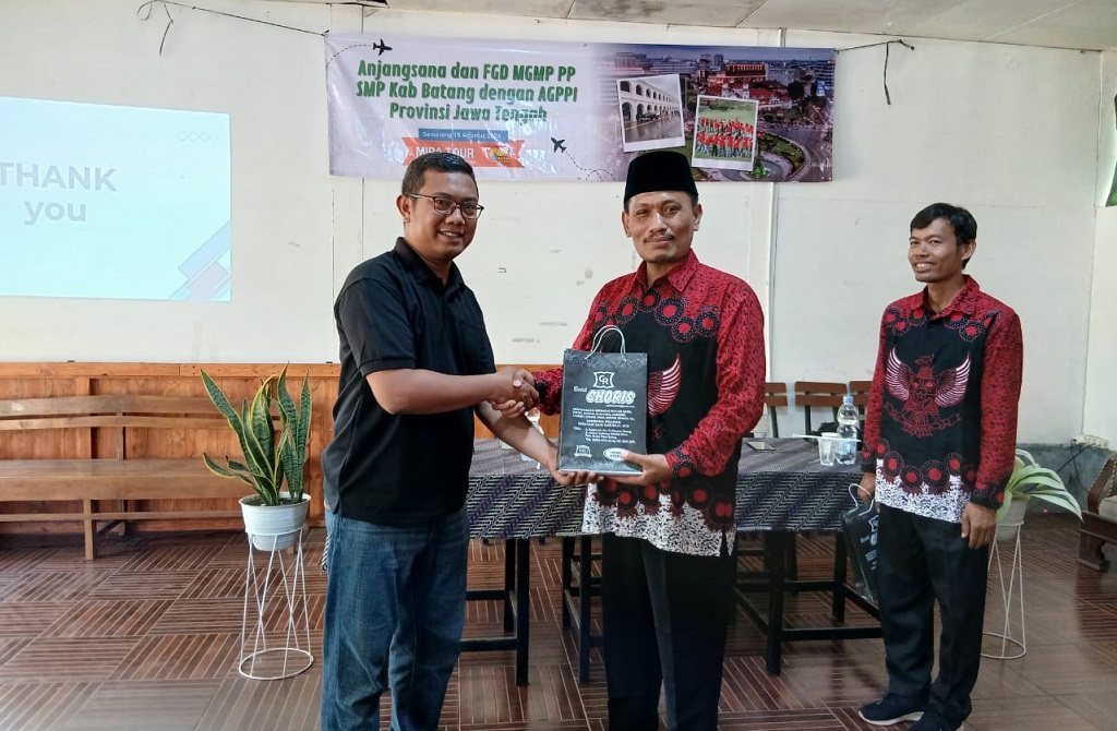 : Guru Pendidikan Pancasila jenjang SMP se-Kabupaten Batang yang tergabung dalam MGMP melaksanakan anjangsana dan FGD bersama AGPPI Pengurus Wilayah Jateng di Aula Muncul Banyubiru, Kabupaten Semarang.