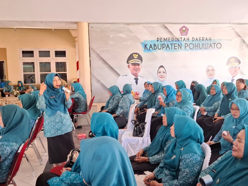 : Sosialisasi dan penguatan strategi pelaksanaan hasil Rakernas PKK serta implementasi program kerja TP PKK Kabupaten Pohuwato.. (foto Fahmi)