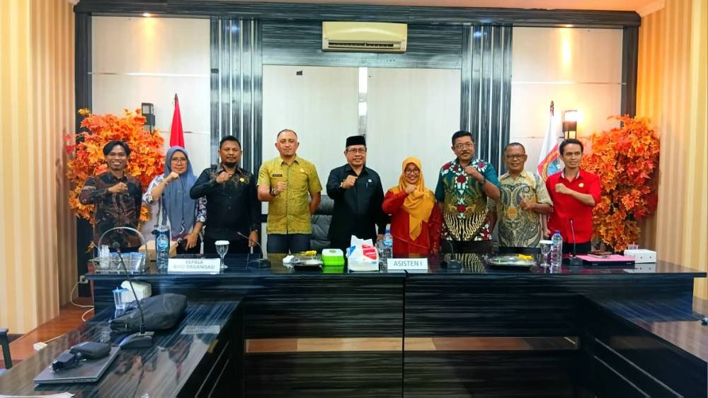 : Rapat tindak lanjut pembahasan penataan Struktur Organisasi dan Tata Kerja (SOTK) bersama jajaran Bagian Organisasi dan Tata Laksana (Ortala) Kabupaten Gorontalo Utara.. (foto PPID)