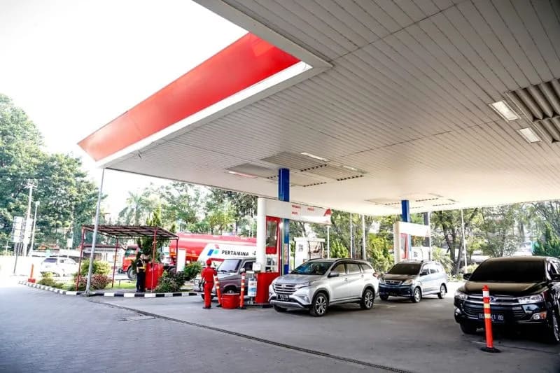 : Pertamina Patra Niaga Regional Sumbagsel menjatuhkan sanksi kepada 130 stasiun pengisian bahan bakar umum (SPBU) dan dua Pertashop di wilayah operasionalnya hingga Juli 2026 sebagai bagian dari upaya memperkuat pengawasan penyaluran bahan bakar minyak (BBM) subsidi agar tepat sasaran. ANTARA/HO-Pertamina