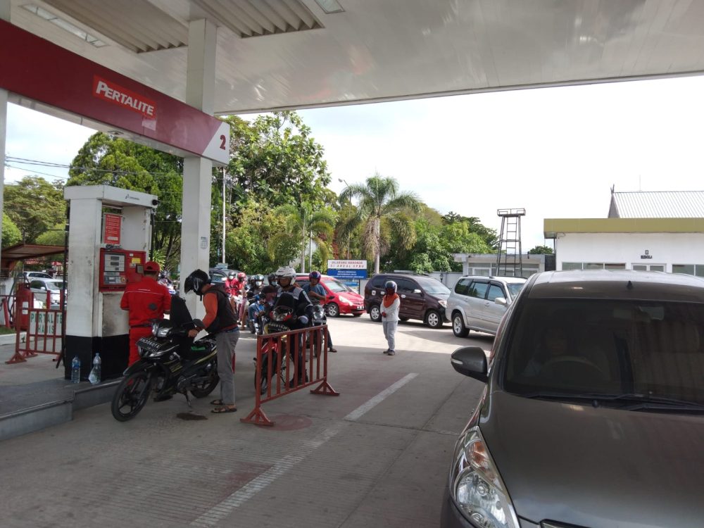 : Peningkatan aktivitas pembelian Pertalite terpantau terjadi pada periode tertentu. Pertamina terus melakukan pemantauan dan penguatan pelayanan di SPBU untuk menjaga kelancaran pemenuhan kebutuhan BBM masyarakat. - Foto: Mc.Palangka Raya