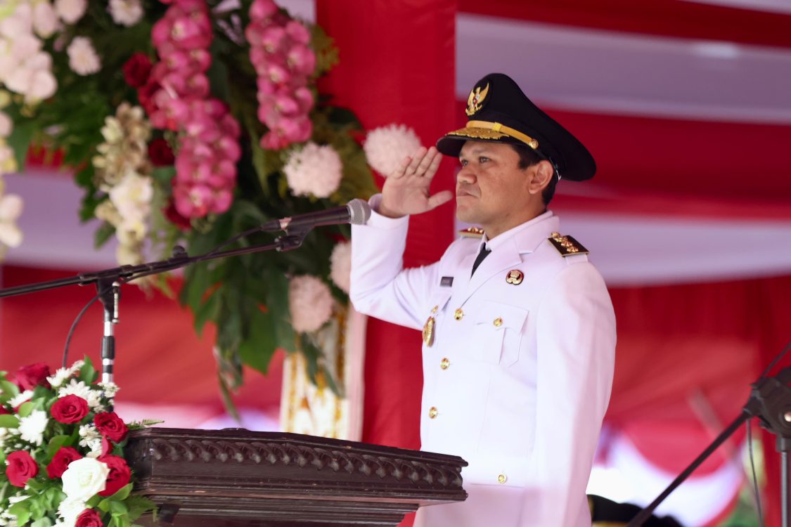 : Wakil Gubernur Aceh, Fadhlullah, saat memimpin upacara peringatan HUT ke-81 Republik Indonesia di Lapangan Blang Padang, Banda Aceh, Senin (17/8/2026).