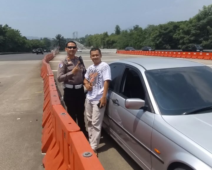 PJR BORR-Bocimi Bantu Pengendara Cari Alamat hingga Tegur Truk yang Berhenti di Bahu Jalan