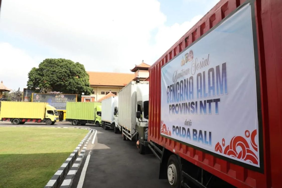 Polda Bali Kirim Lima Truk Bantuan Kemanusiaan ke NTT