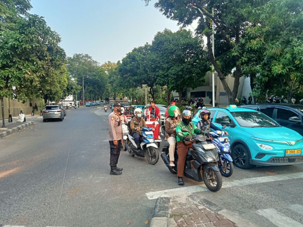 Polisi Pastikan Situasi Pejompongan-Petamburan Terkendali, Warga Tetap Beraktivitas Seperti Biasa